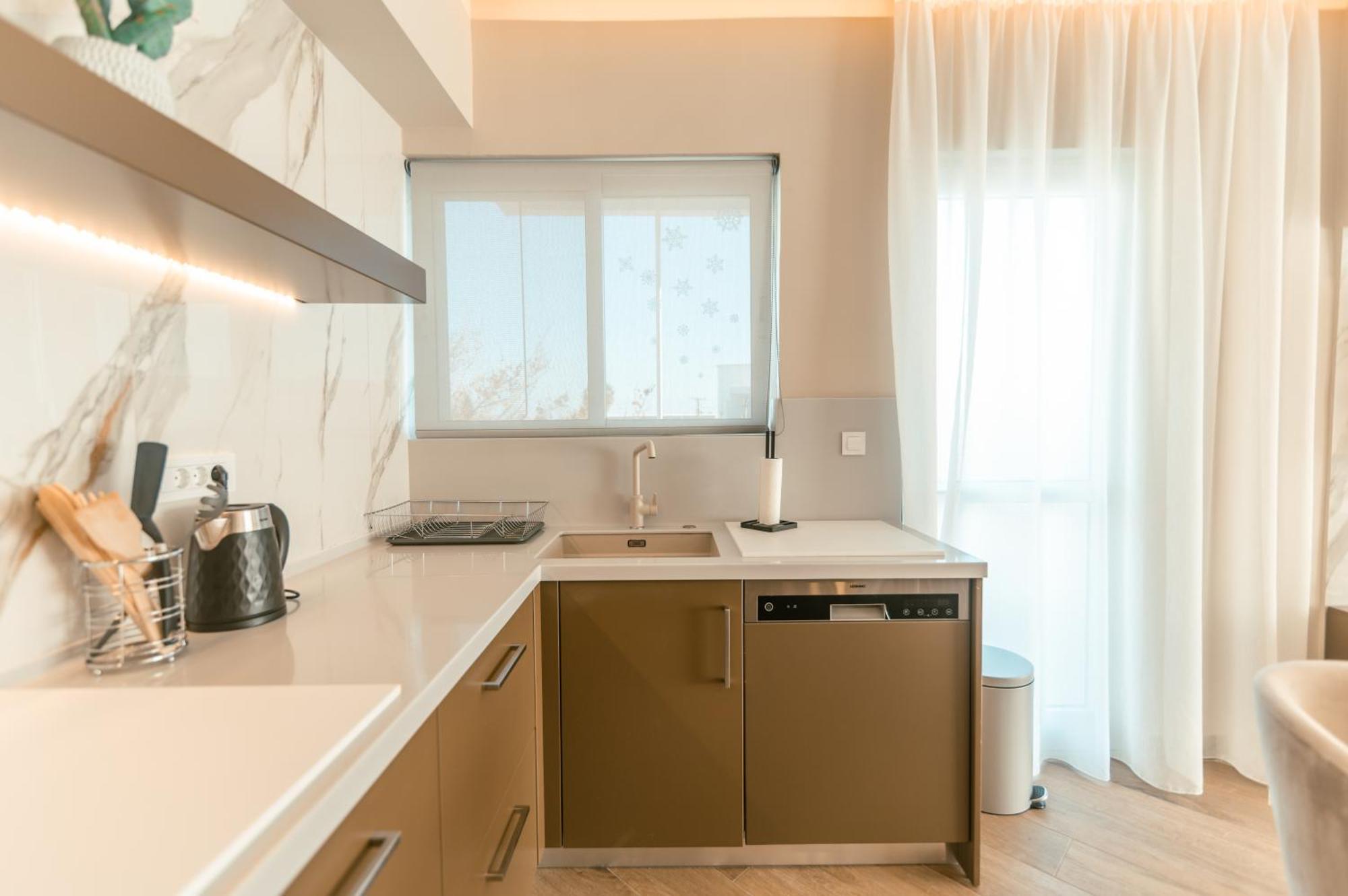 Brand New Elegant Suite Platanion Экстерьер фото